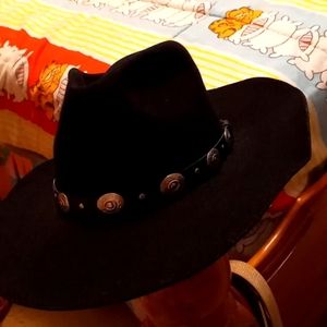 100% Wool,Texas,Renegade,Outlaw Taos,Black,Cowboy/Cowgirl Hat with Silver Studs